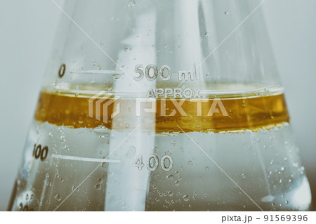 Oil in water emulsions, Mixing in liquid phase, Science laboratory, Chemical substance in cylinder Oil in water emulsions, Mixing in liquid phase, Science laboratory, Chemical substance in cylinder 91569396
