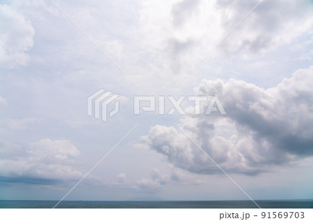 曇り空の海 91569703