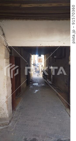 モロッコ　迷宮都市フェズ旧市街　2019年9月に撮影 91570360