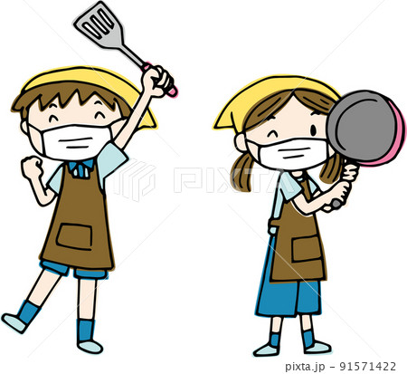 フライ返しとフライパンを持つ子ども2人マスクあり 91571422