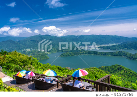 《福井県》レインボーライン山頂公園・初夏の三方五湖 《福井県》レインボーライン山頂公園・初夏の三方五湖 91571769