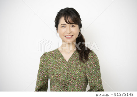 50代前半の女性　ポートレート 91575148