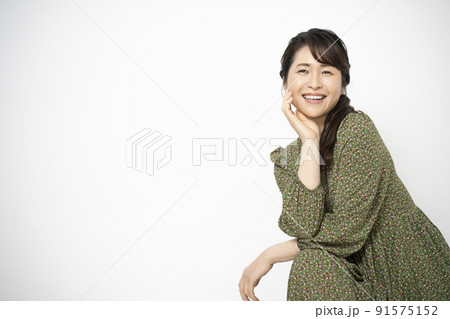 アラフィフの女性　ポートレート 91575152