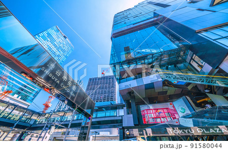 日本の東京都市景観　渋谷中央街から東急プラザ（渋谷フクラス）などを望む・左奥は渋谷駅＝7月1日 91580044