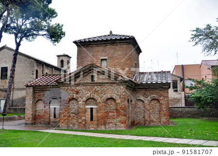 イタリア ラヴェンナ 世界遺産 煉瓦作りのガッラ・プラキディア廟堂 イタリア ラヴェンナ 世界遺産 煉瓦作りのガッラ・プラキディア廟堂 91581707