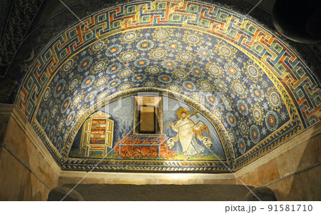 イタリア ラヴェンナ 世界遺産 ガッラ・プラキディア廟堂のモザイク画 イタリア ラヴェンナ 世界遺産 ガッラ・プラキディア廟堂のモザイク画 91581710