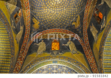 イタリア　ラヴェンナ　世界遺産　ガッラ・プラキディア廟堂のモザイク画 91581842