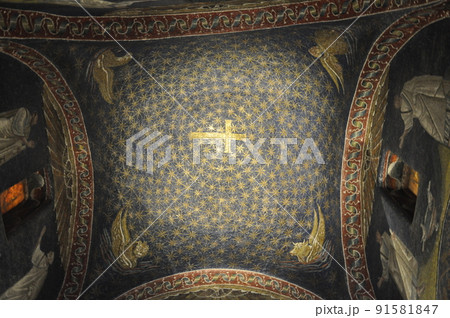 イタリア　ラヴェンナ　世界遺産　ガッラ・プラキディア廟堂のモザイク画 91581847