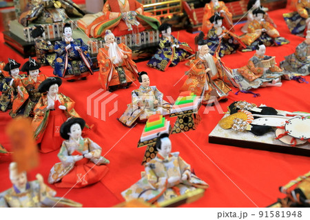 昔ながらの伝統のお雛様（仕丁、三人上戸　愛知県 豊田市） 91581948
