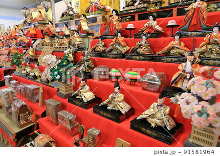 桃の節句の七段飾りのひな人形（ 愛知県 豊田市） 91581964