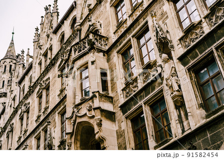 Facade with sculptures and patterns of the New Town Hall on Marienplatz in Munich 91582454