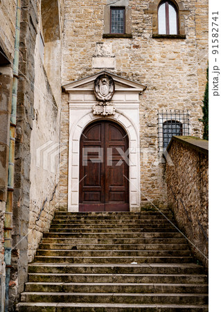 Antique door with stucco molding above the entrance. Bergamo, Italy Antique door with stucco molding above the entrance. Bergamo, Italy 91582741