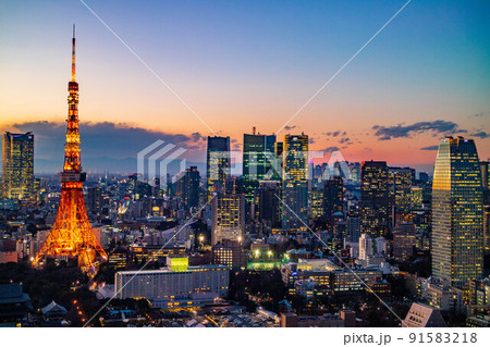 大都会東京のシンボル　東京タワー　夕景・夜景 91583218