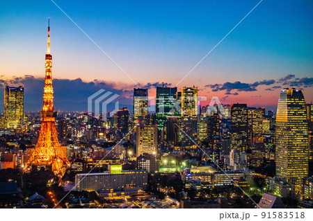 大都会東京のシンボル　東京タワー　夕景・夜景 91583518