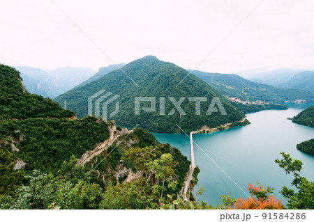 Mountain ranges over Lake Piva. Montenegro Mountain ranges over Lake Piva. Montenegro 91584286