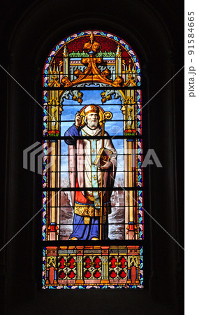 スペイン　マドリード　サン・ヘロニモ・エル・レアル教会　ステンドグラス 91584665