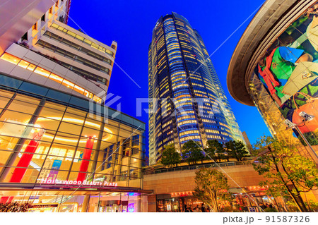 東京 港区六本木の都市風景 六本木ヒルズの夜景 東京 港区六本木の都市風景 六本木ヒルズの夜景 91587326