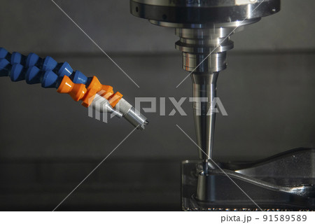 The CNC milling machine cutting press die by solid ball end mill tool. 91589589