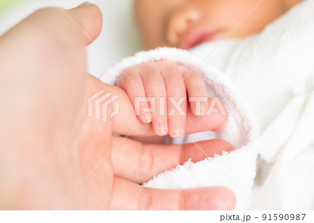 赤ちゃん 新生児 赤ちゃん 新生児 91590987