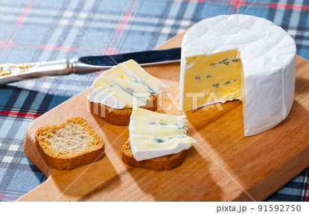 Soft blue cheese with toasted bread Soft blue cheese with toasted bread 91592750