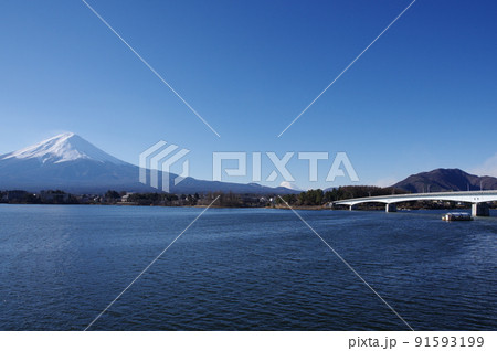 河口湖から見る冬の富士山 河口湖から見る冬の富士山 91593199