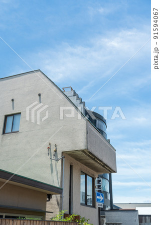 斜線制限を避けて建てられている住宅 91594067