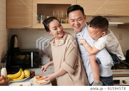 Little Son Suprising Parents Little Son Suprising Parents 91594578