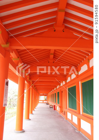 三十三間堂（蓮華王院）の朱塗りの回廊　縦 91594580