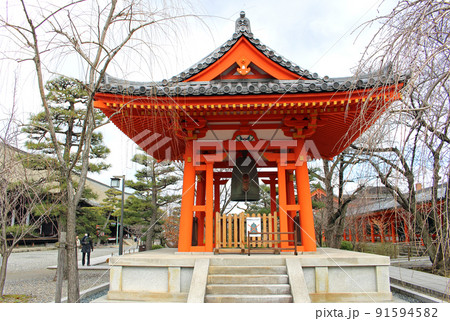 三十三間堂(蓮華王院)の鐘楼 三十三間堂(蓮華王院)の鐘楼 91594582