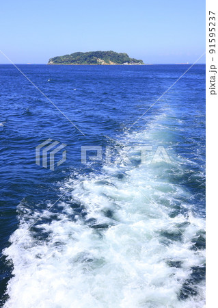 船から猿島を見た風景 船から猿島を見た風景 91595237