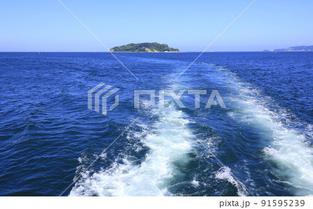船から猿島を見た風景 船から猿島を見た風景 91595239