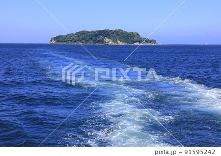 船から猿島を見た風景 船から猿島を見た風景 91595242