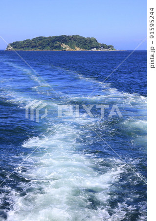 船から猿島を見た風景 船から猿島を見た風景 91595244