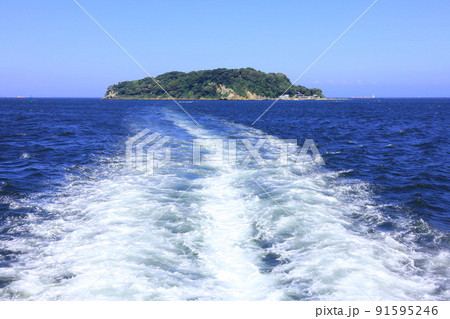 船から猿島を見た風景 船から猿島を見た風景 91595246