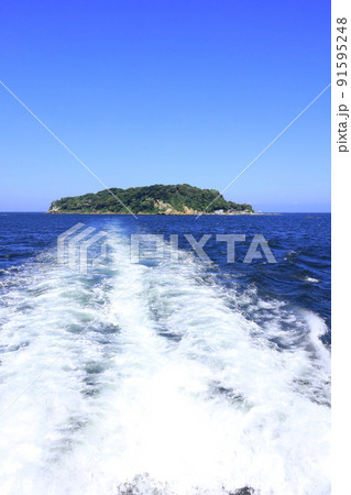 船から猿島を見た風景 船から猿島を見た風景 91595248