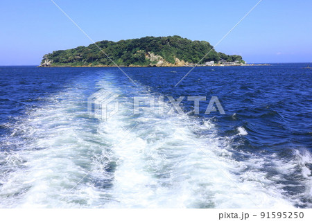 船から猿島を見た風景 船から猿島を見た風景 91595250