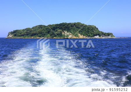 船から猿島を見た風景 船から猿島を見た風景 91595252