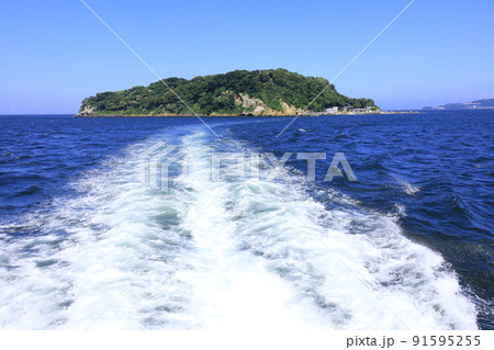 船から猿島を見た風景 船から猿島を見た風景 91595255