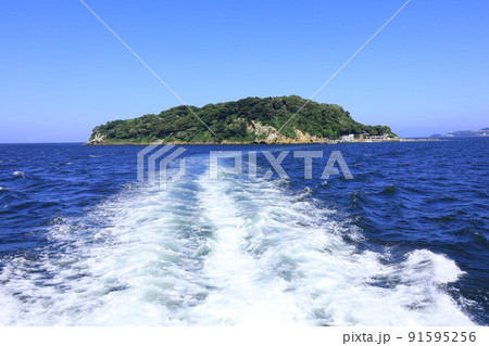 船から猿島を見た風景 船から猿島を見た風景 91595256