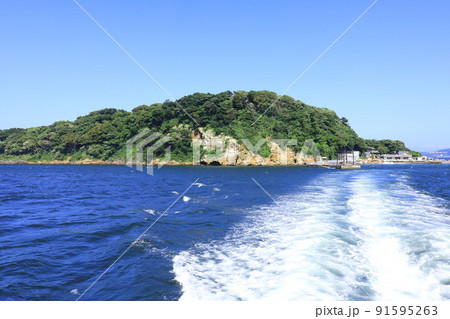 船から猿島を見た風景 船から猿島を見た風景 91595263