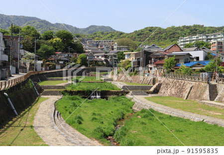 西宮市　西平町付近の夙川と住宅地 91595835