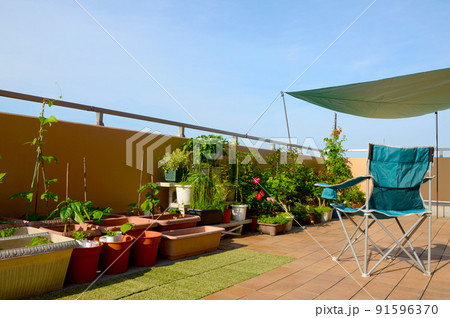 ルーフバルコニーでキャンプ気分 暑い夏も自宅で楽しく ルーフバルコニーでキャンプ気分 暑い夏も自宅で楽しく 91596370