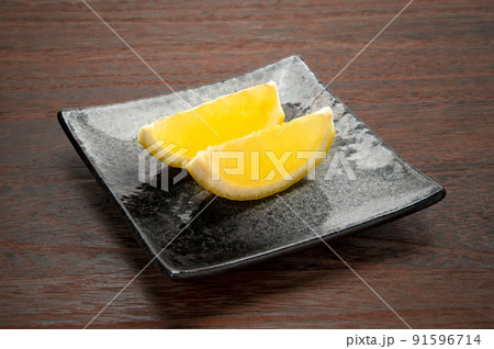 レモンの櫛切りカット写真 レモンの櫛切りカット写真 91596714