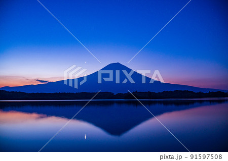 (静岡県)富士山・田貫湖の夜明け 夏 (静岡県)富士山・田貫湖の夜明け 夏 91597508
