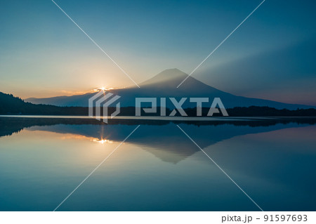 (静岡県)富士山・田貫湖の夜明け 夏 (静岡県)富士山・田貫湖の夜明け 夏 91597693