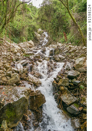 ウルバンバ川の支流 91598124