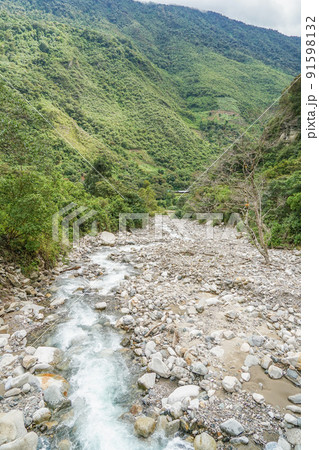 ウルバンバ川の支流 ウルバンバ川の支流 91598132