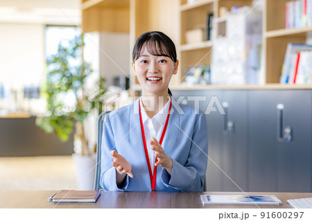 受付のビジネスウーマン 91600297