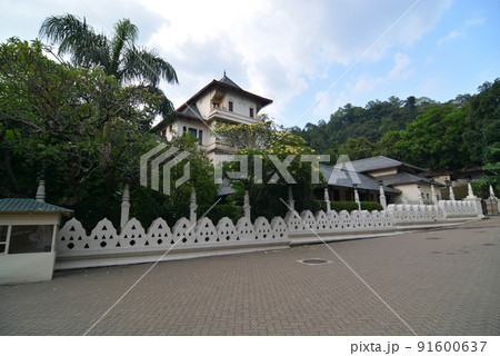 スリランカ　キャンディ仏歯寺 91600637