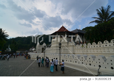 スリランカ　キャンディ仏歯寺 91600639